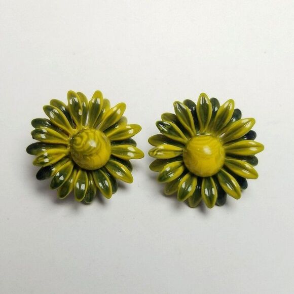 Vintage Yellow and Blue Enamel Daisy Clip On Earrings, Flower 60s 70s Style - Picture 1 of 6